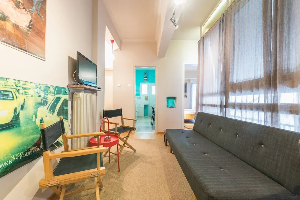 Bright 2 Bed Apartment by Cloudkeys