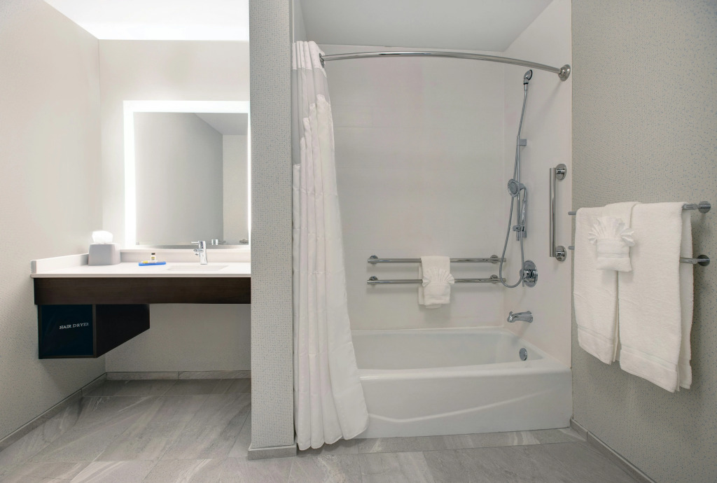 Holiday Inn Express & Suites - Milwaukee - Brookfield by IHG