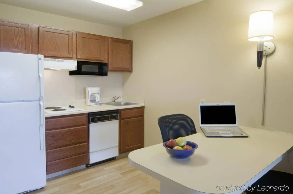 Extended Stay America Select Suites - Phoenix - Airport - E Oak St