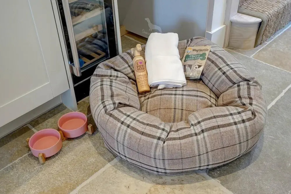 1 Bed Cottage Sleeps 2 with Hot Tub & Pets Welcome
