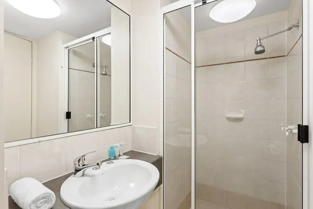 Albion Convenient Hideaway With Parking & Balcony