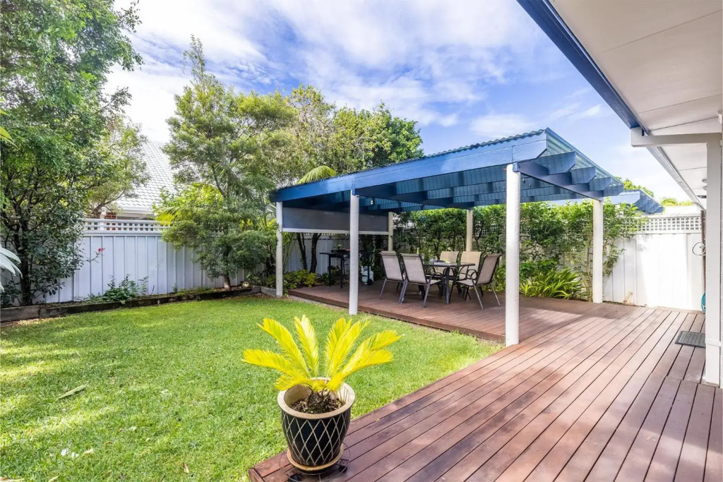 Sea Whispers 1 17 Whitesands Road Just a short stroll to the beach
