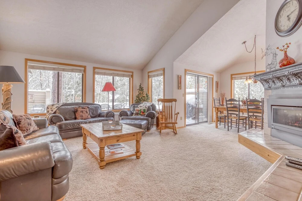 Tranquil Retreat with Outdoor Deck and Gas Fireplace - Inviting Haven