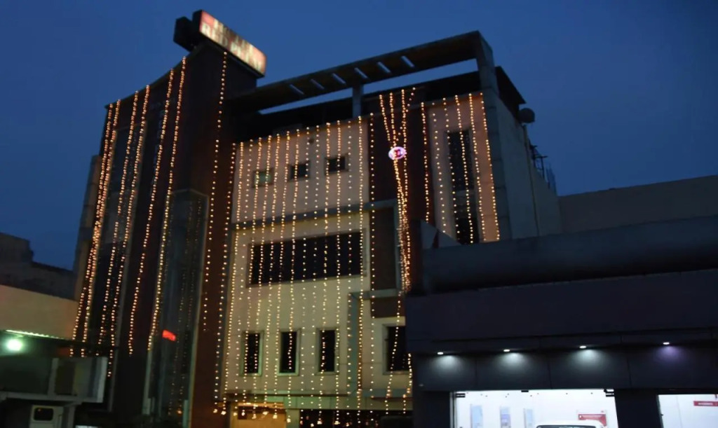 Treebo Red Petal Jalandhar