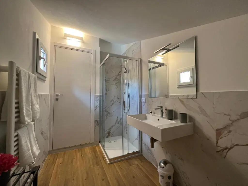 Guest House All83