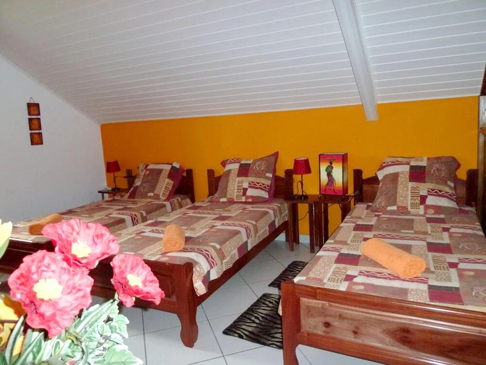 House with 2 Bedrooms in Saint Benoit, with Wonderful Mountain View, Furnished Garden And Wifi - 45 Km From the Beach