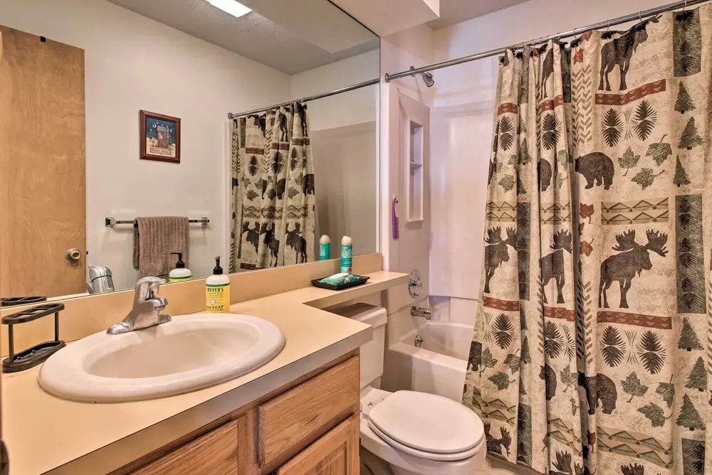 Deck & Resort Amenities: Pocono Lake Home