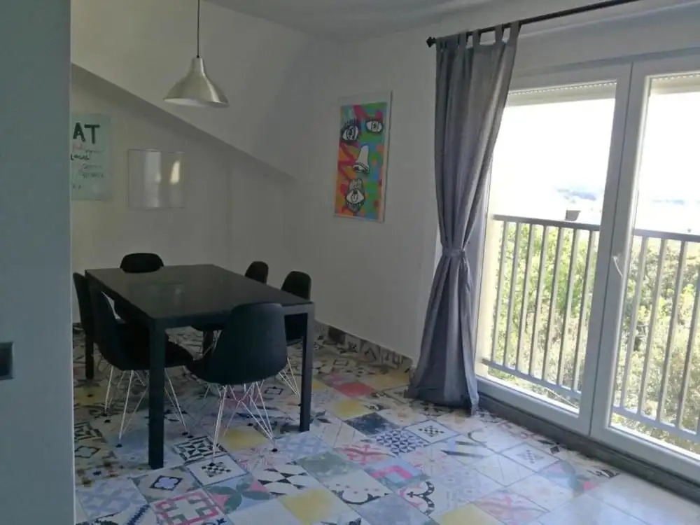Xena - Comfort and Spacious - A1 Grey