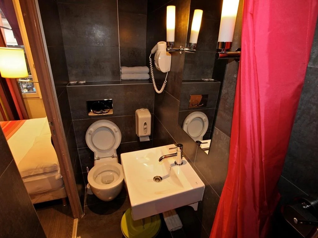 Plug inn Montmartre by Hiphophostels