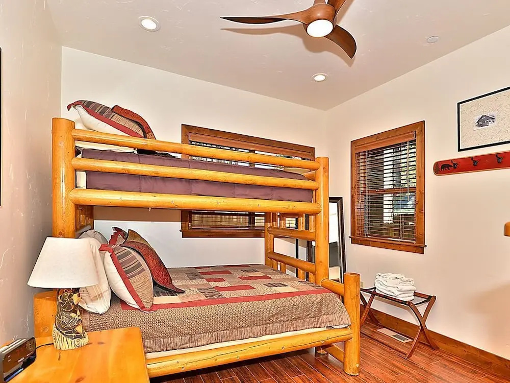 5BR 4BA Lake Tahoe Luxury Vacation Rental by RedAwning