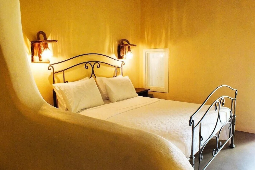 Finikas Hotel