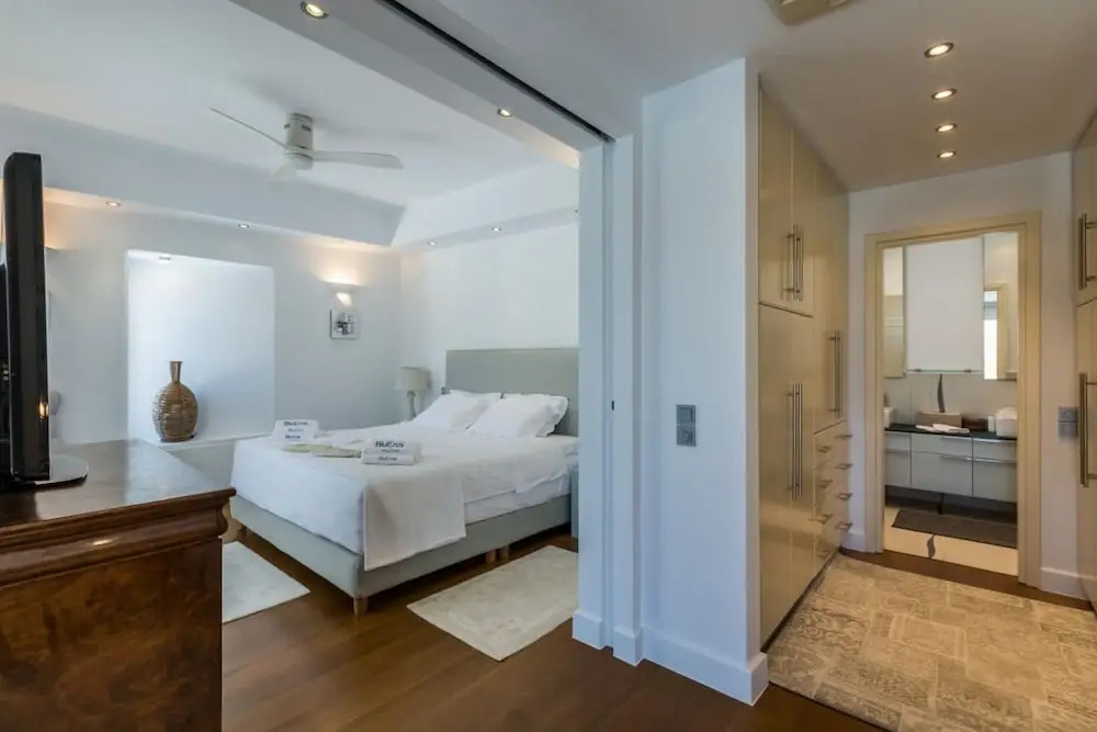 Inviting 8-bed Villa in Ermoupoli - Villa Blueros