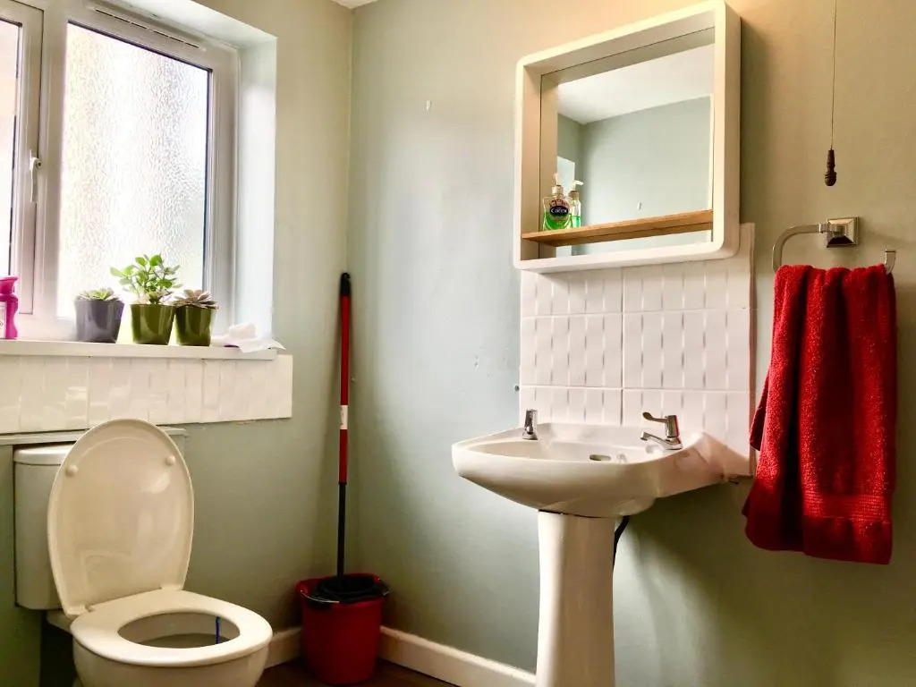 3 bedroomed house for up to 7 people, close to The Hoe, Barbican & City Centre