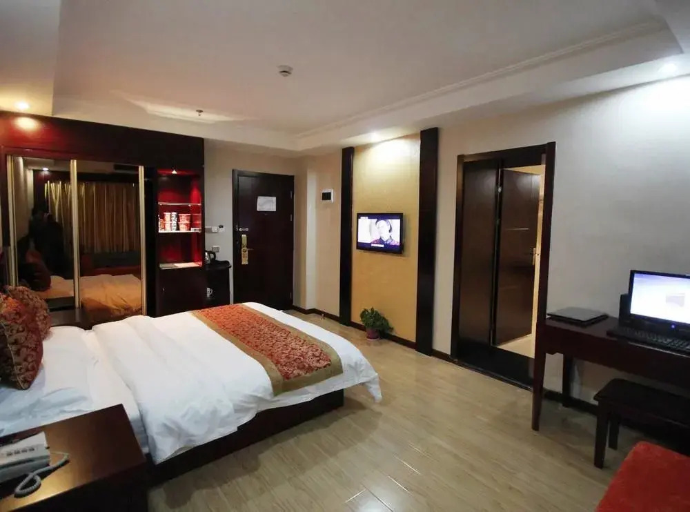 Binjiang Holiday Hotel