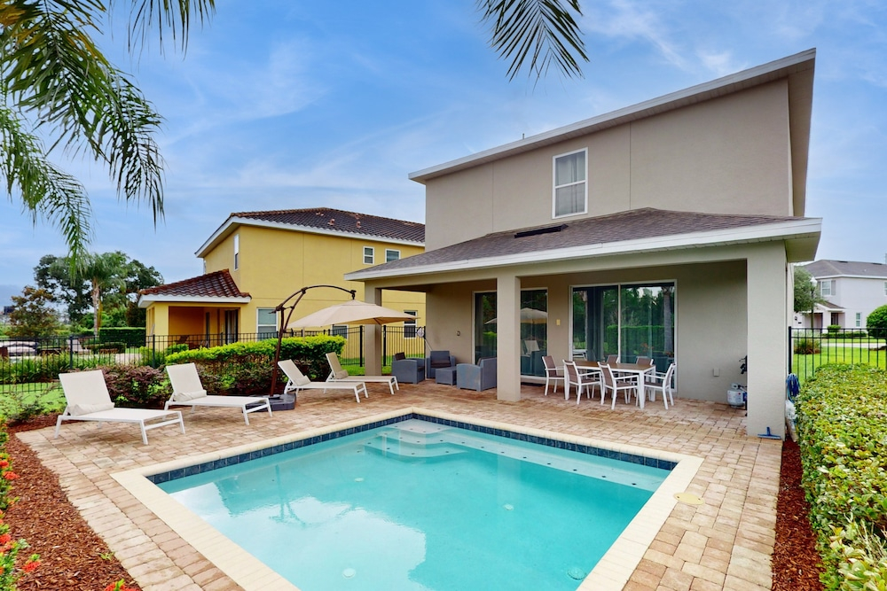 Near Theme Parks, fun Filled Home With Harry Potter Bedroom, & Private Pool