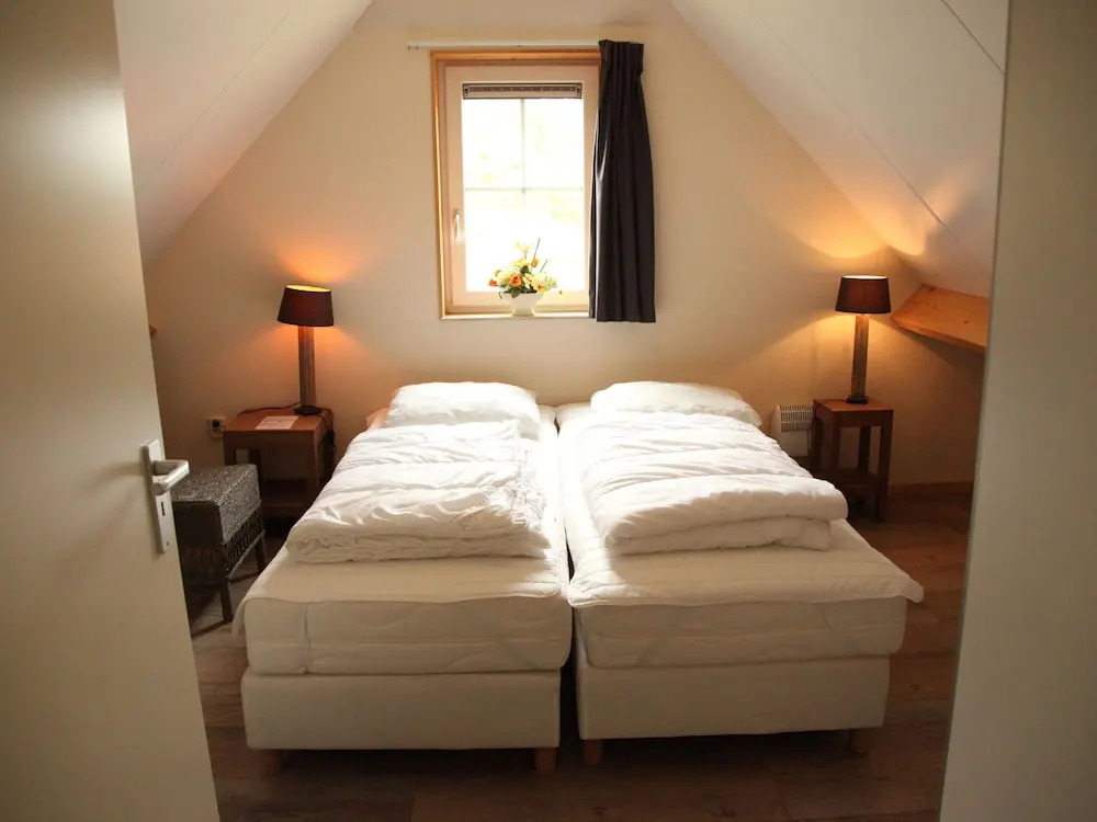 Cozy Holiday Home With two Bathrooms, Close to the Forest