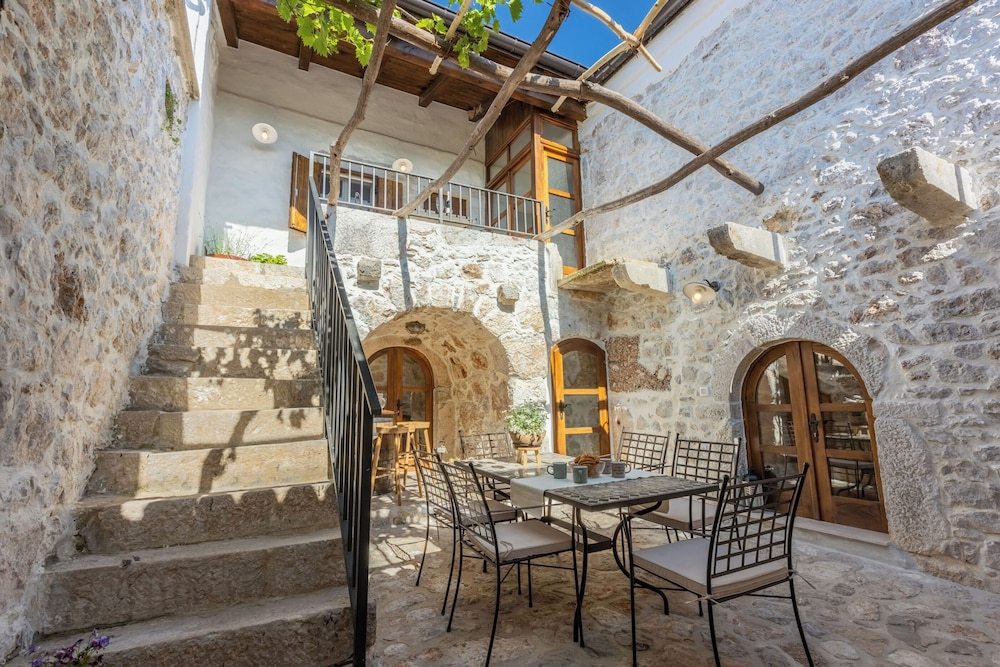 House Stara Kuca-old Stone House