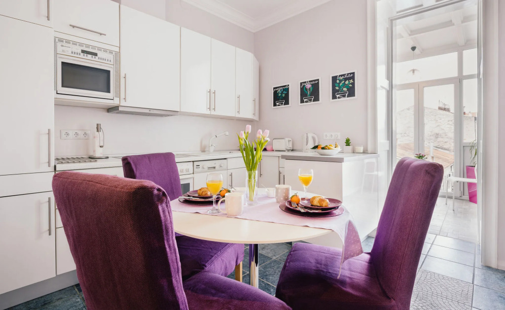 D&A Center Apartments with FREE Parking