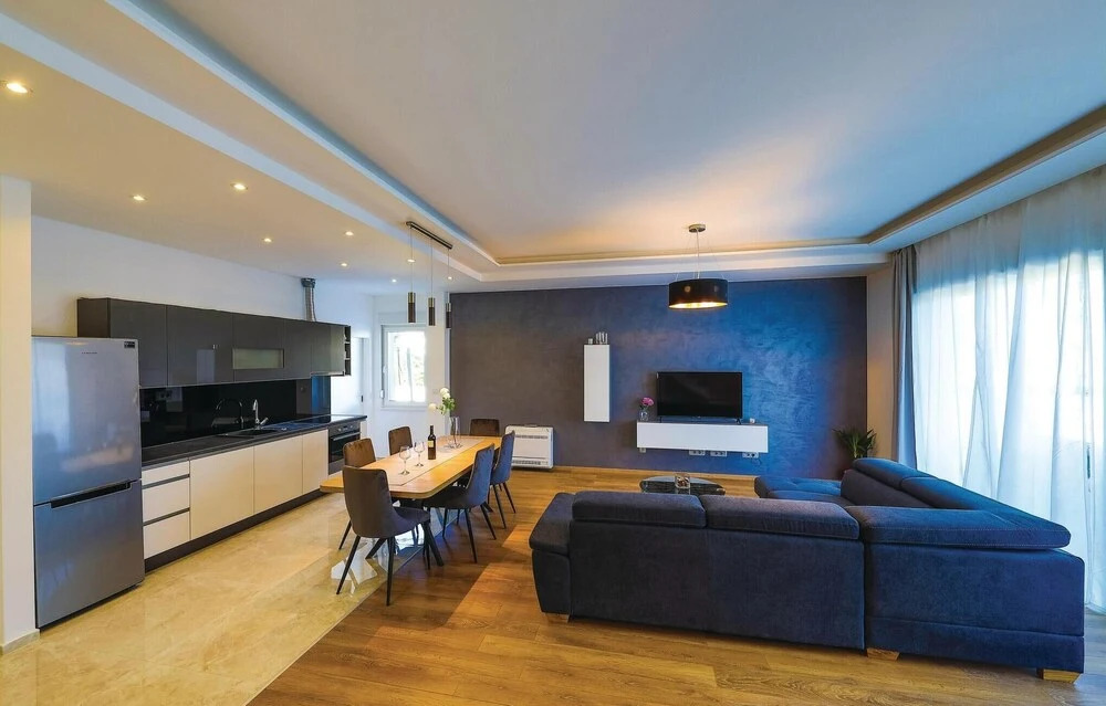 Nice Home in Kastel Luksic With 5 Bedrooms, Wifi and Outdoor Swimming Pool