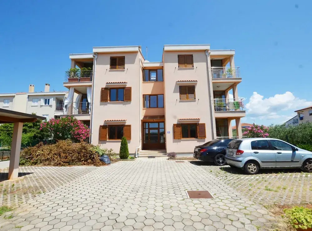 Elegant and Brigth Corner Apartments