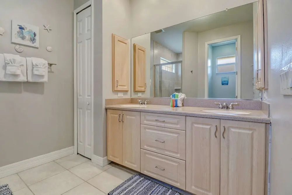 323 SE 17th St
