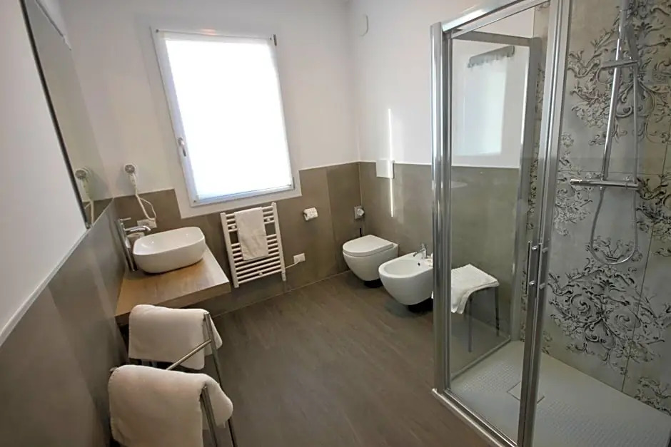 Pove 2.4 Hotel