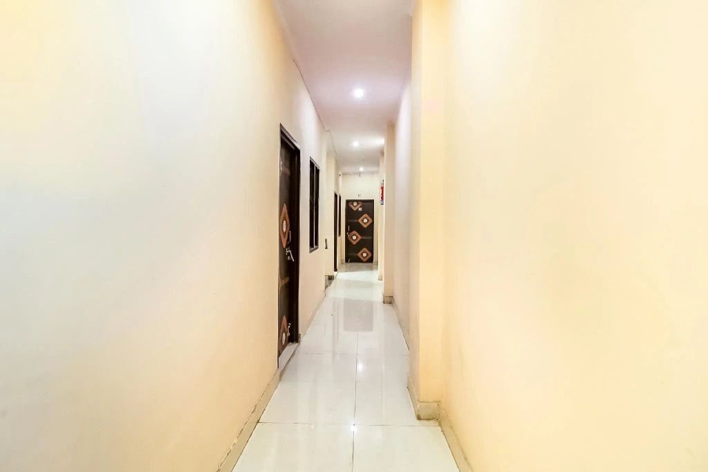 OYO 69443 Vision Rooms