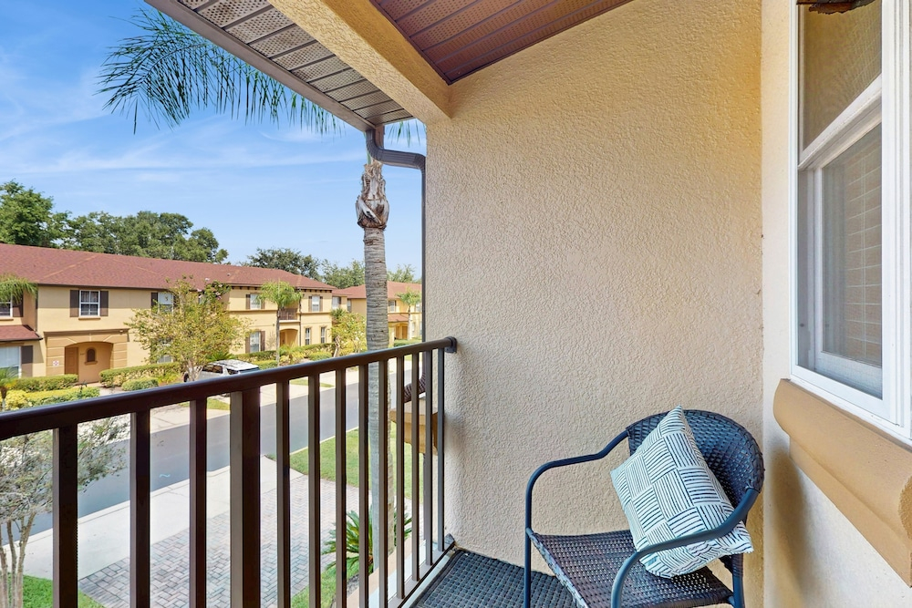 Spacious Dog-friendly 3bed/3 Bath Townhome With Screened in Lanai Near Disney