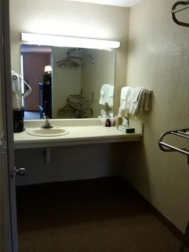 Woodridge Inn and Suites