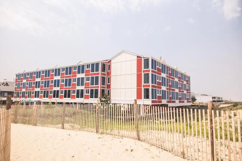 Surf Club Oceanfront Hotel