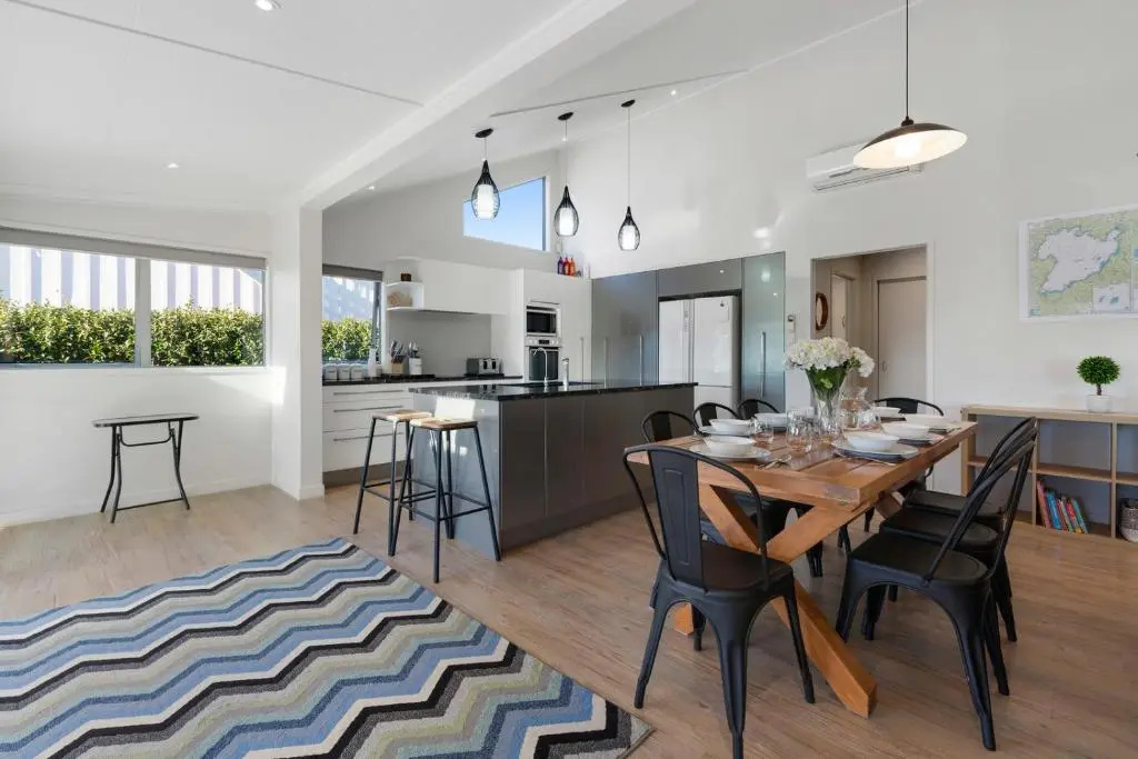 Stunner on Stanley - Wharewaka Holiday Home