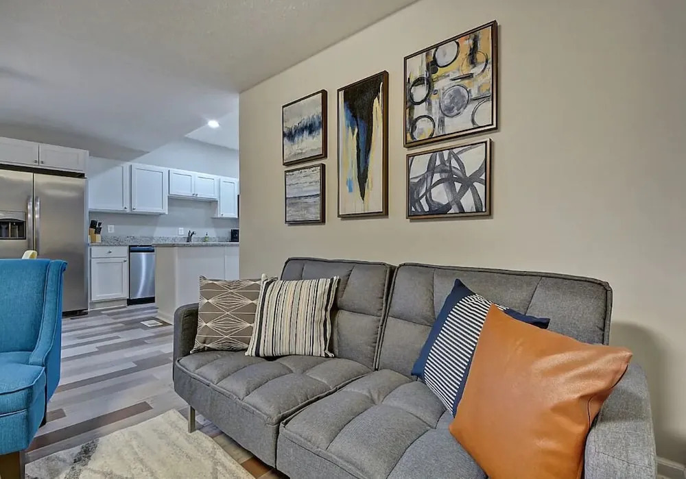 Spacious 6BR/3BA House w/ Parking! Sleeps 20!