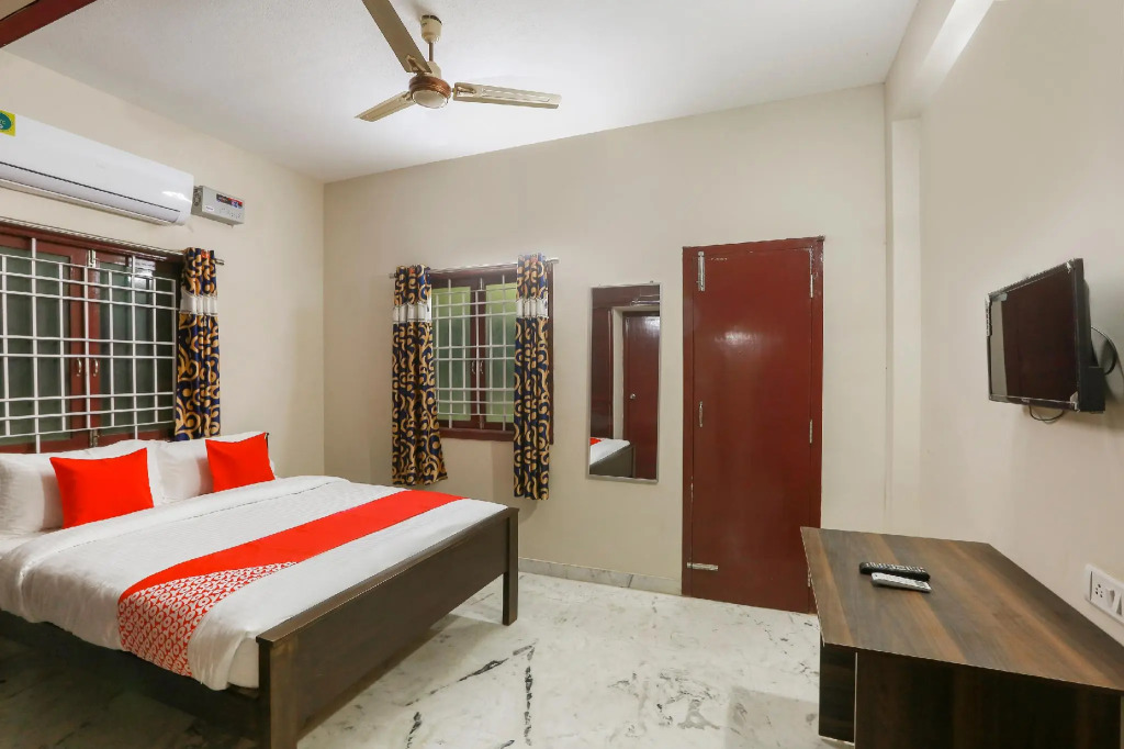 OYO Flagship 68453 Essential Residency