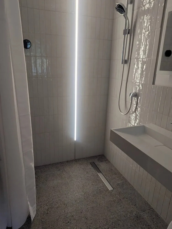 Stylish New Apartment in Central Seaview - 5 Star Comfort!