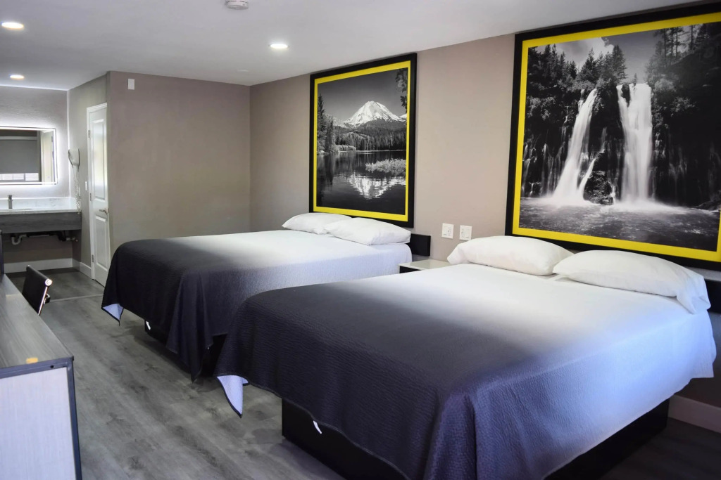 Super 8 by Wyndham Visalia