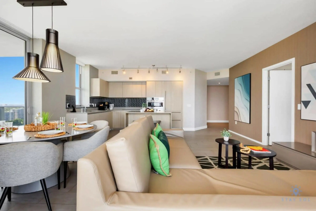 Luxury 3 Br- Front Intercostal View Amazing Pools