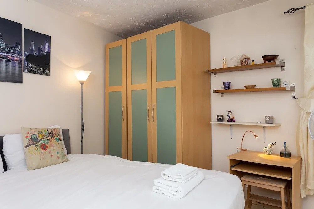 3 Bedroom Flat Near Canary Wharf