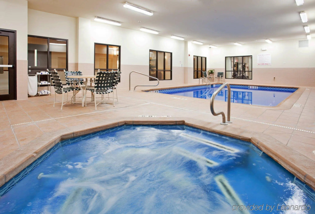 Holiday Inn Express Hotel & Suites McPherson by IHG