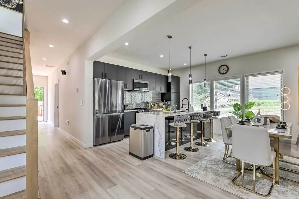 Luxury Smart Home 1 Mi to Mercedes-benz Stadium!