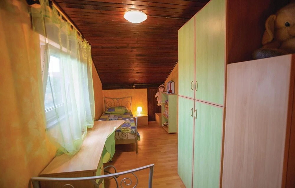 Awesome Apartment in Medulin With 5 Bedrooms and Internet