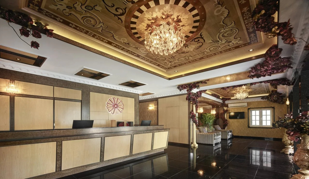 Seriental Hotel I check in 3pm-11pm only