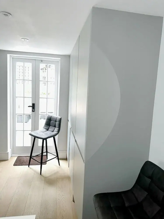 Londwell - Chelsea Garden Flat - Private Oasis