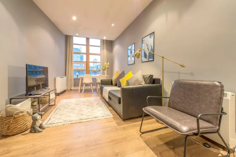 2 Bedroom Apartment Near Manchester Victoria
