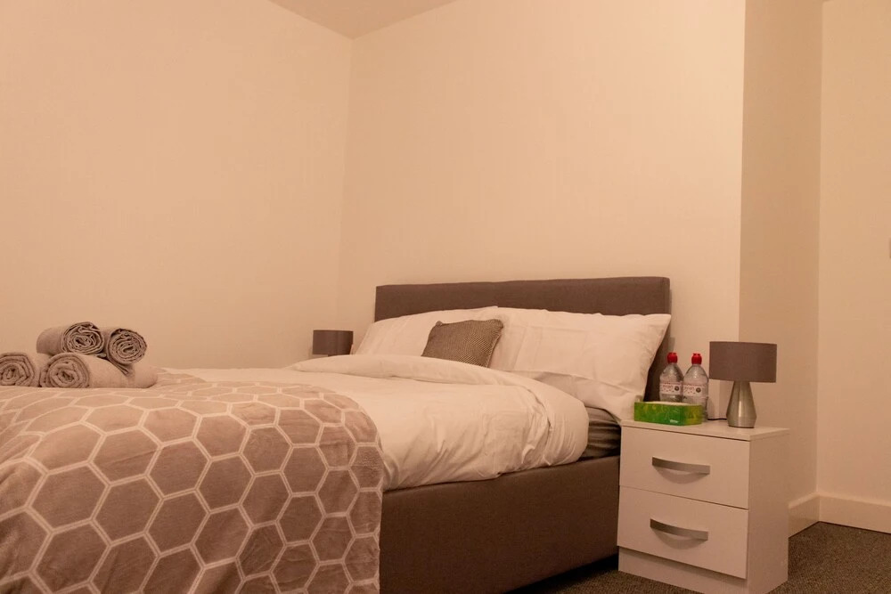 Livestay - 3 bed Apt With Balcony Near Heathrow