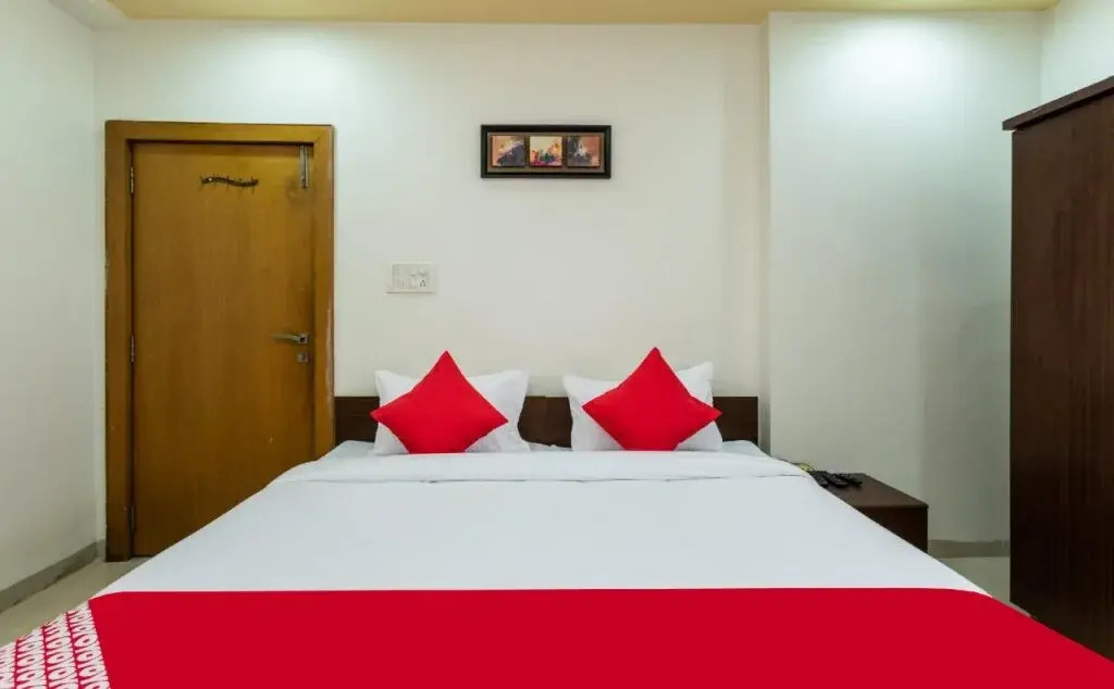 Silver Stay By OYO Rooms