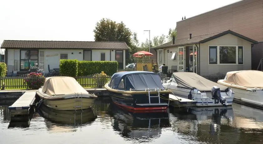 VISSERSLUST Rooms, Apartments and Houseboats