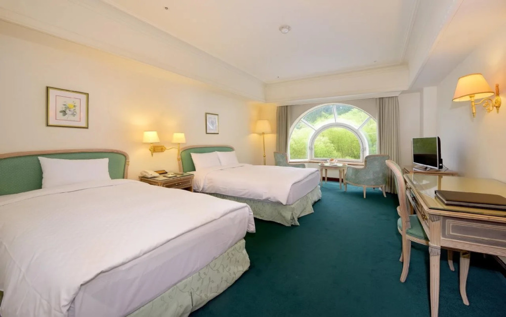 Le Midi Hotel Chitou