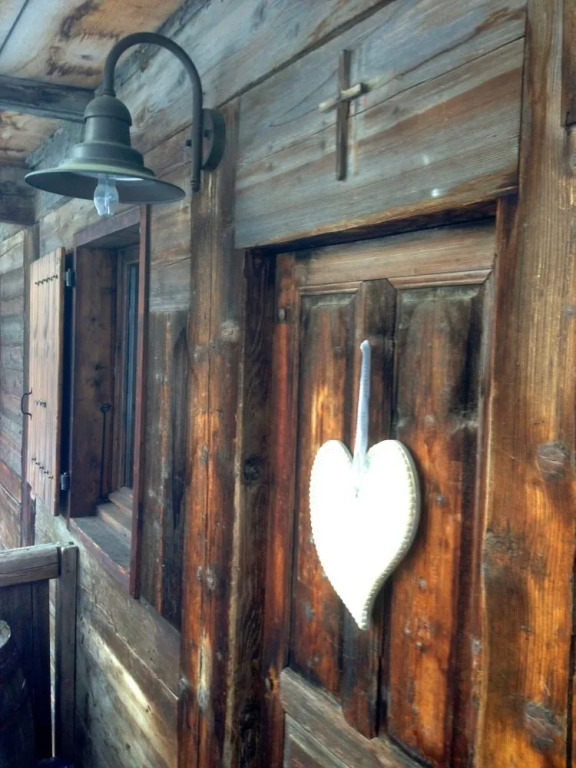 Warm and Stylish Boutique Lodge LEtoile de Savoie
