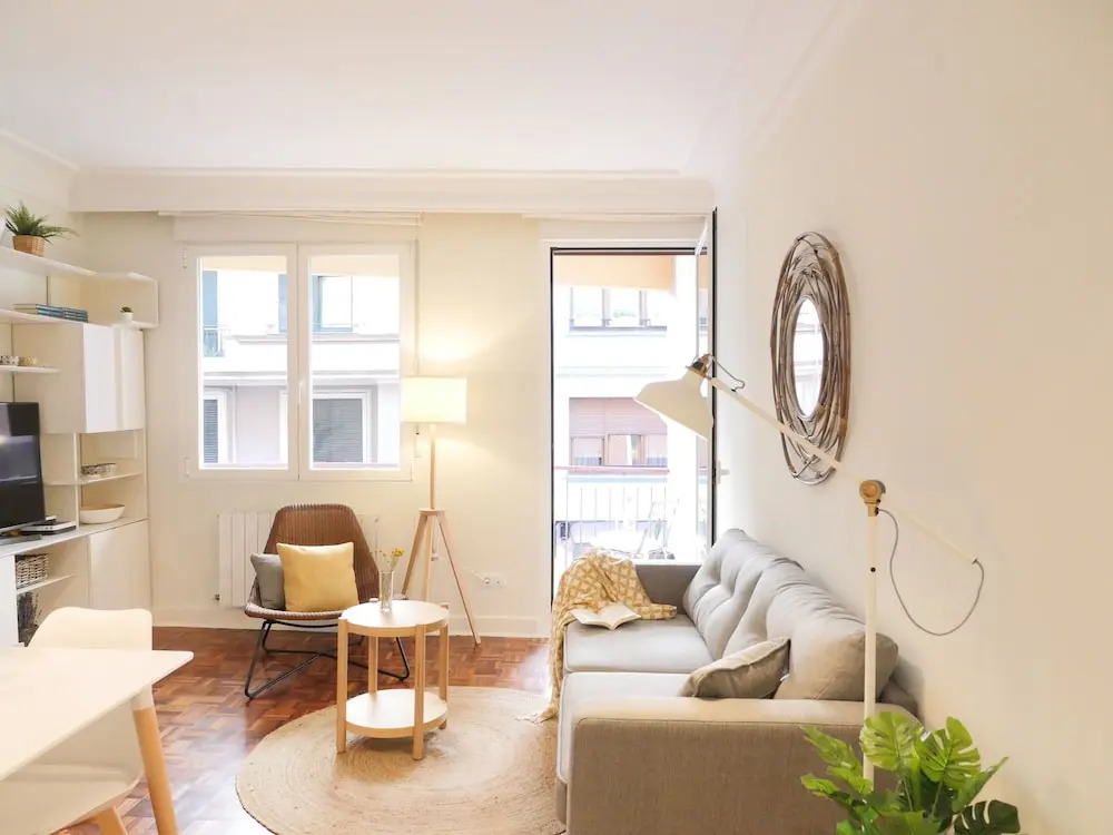 Charming and Stone Throw to Guggenheim & Old Town