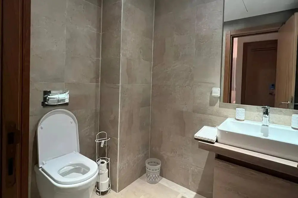 2 Bed Apartment - Balcony, Parking, Wifi